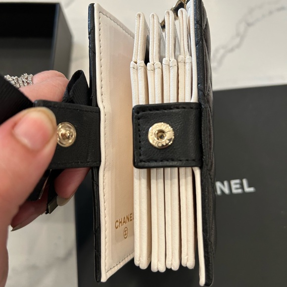 SOLD-Chanel 22B book card holder on chain - Picture 9 of 15